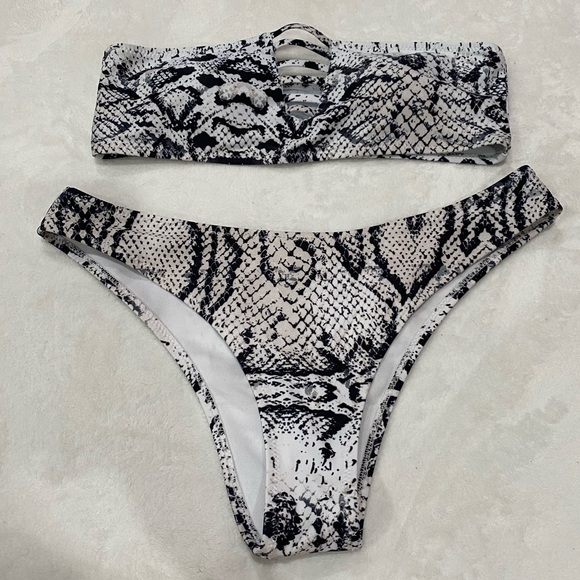 ROMWE Women’s Snakeskin Print Bandeau Bikini Swimsuit Set - black white, size M - Picture 3 of 7